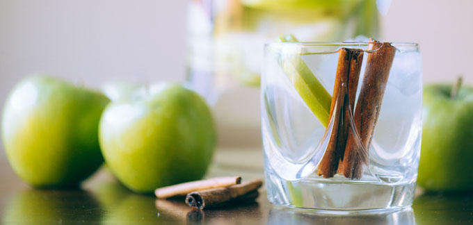 detox-apple-cinnamon-water-boost-your-metabolism-naturally1